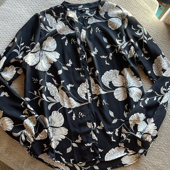 Fashion Nova Black and White Floral Blouse - Picture 1 of 3